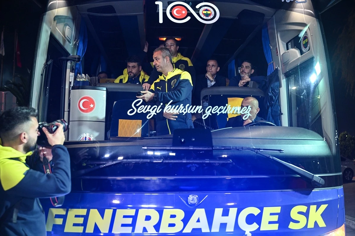Fenerbahçe, Turkcell Süper Kupa maçı için İstanbul\'a döndü