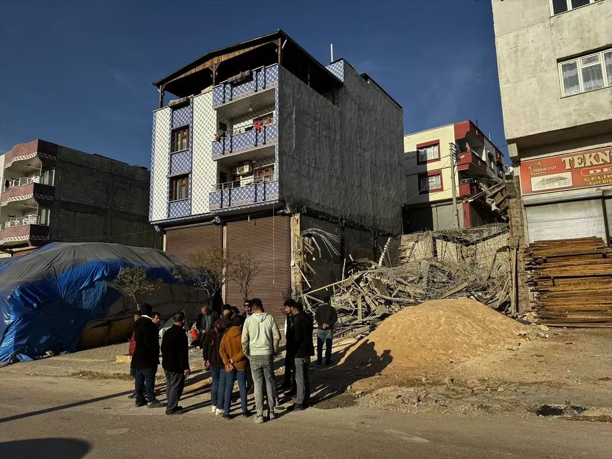 Gaziantep\'te inşaat tablası çöktü, 2 işçi yaralandı