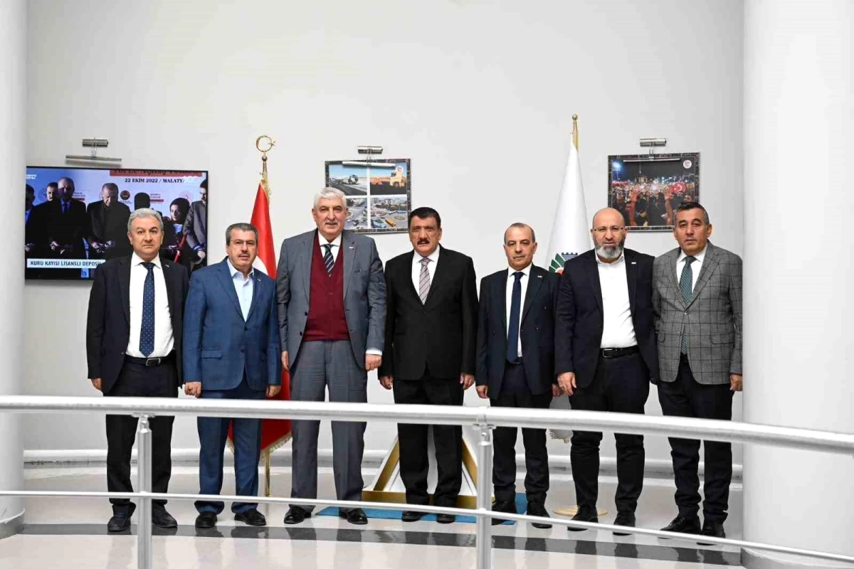Türk Kızılay Malatya Şube Başkanlığı, Malatya Büyükşehir Belediye Başkanı\'nı ziyaret etti