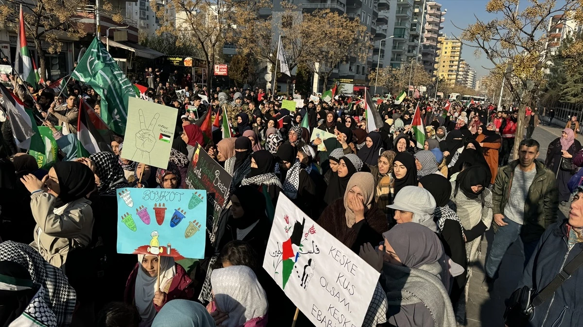 İsrail\'in Gazze\'ye saldırıları Diyarbakır ve Batman\'da protesto edildi
