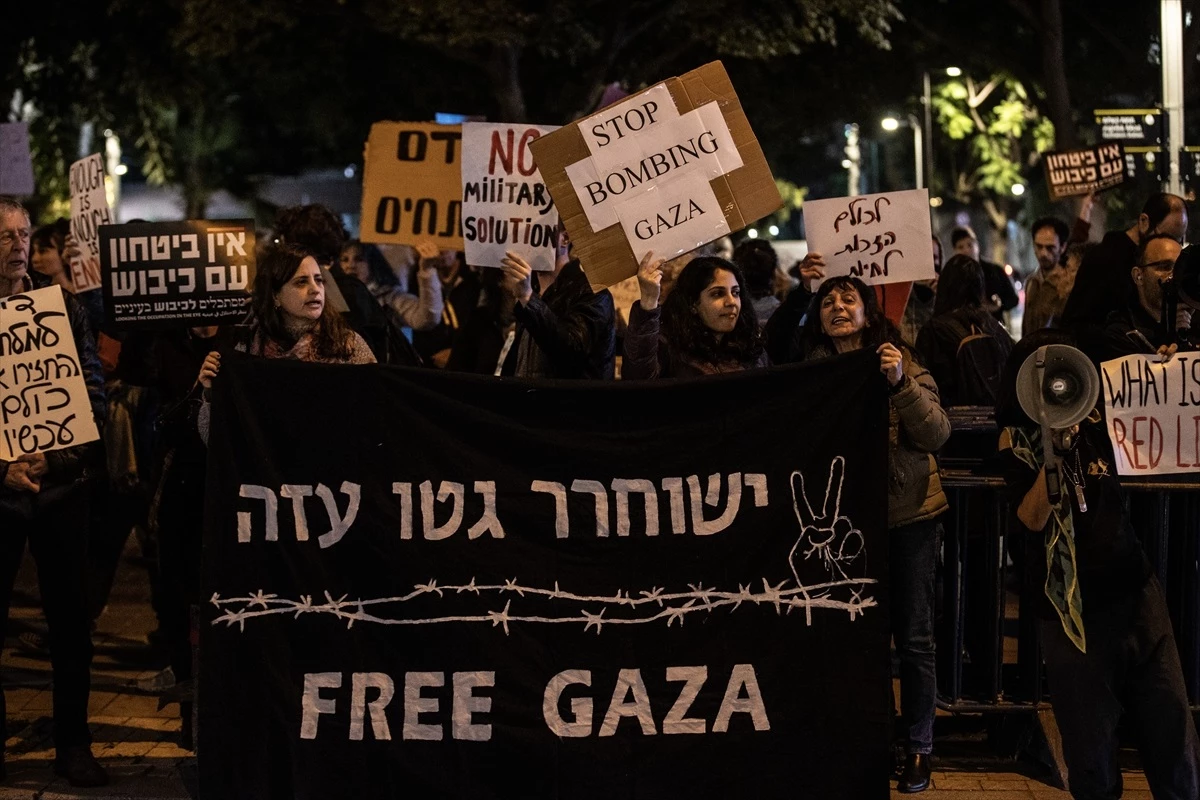 İsrailli Yahudi aktivistler Gazze\'deki sivillerin öldürülmesini protesto etti