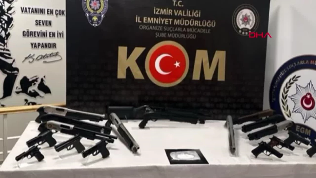 İzmir\'de Suç Örgütlerine Operasyon: 89 Tutuklama ve Çok Sayıda Silah Ele Geçirildi