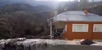 Sivas'ta Kontrolden Çıkan Kamyon 2 Katlı Eve Çarptı