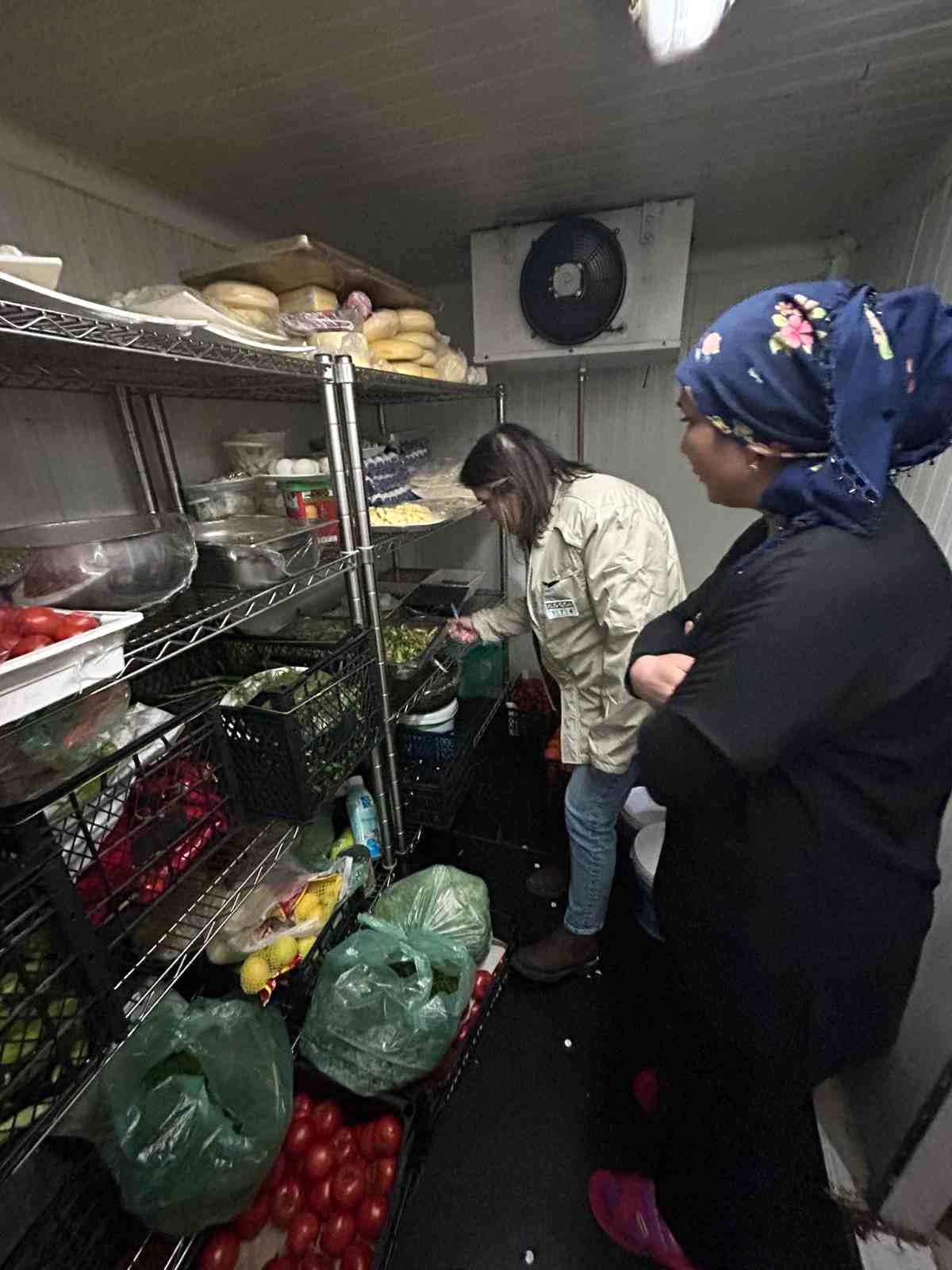 Kars\'ta Yılbaşına saatler kala gıda denetimleri aralıksız sürüyor