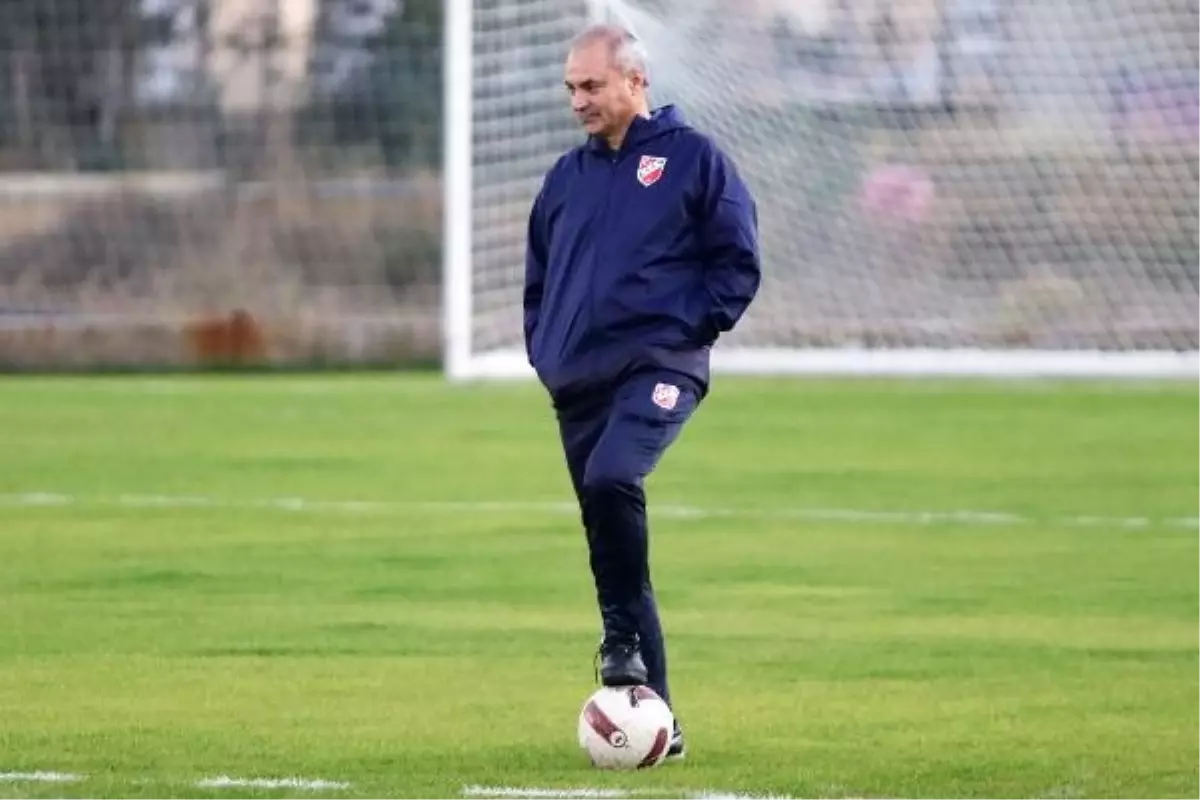 Karşıyaka Teknik Direktörü Erkan Sözeri: \'Takım içindeki sinerji şampiyonluk getirecektir\'