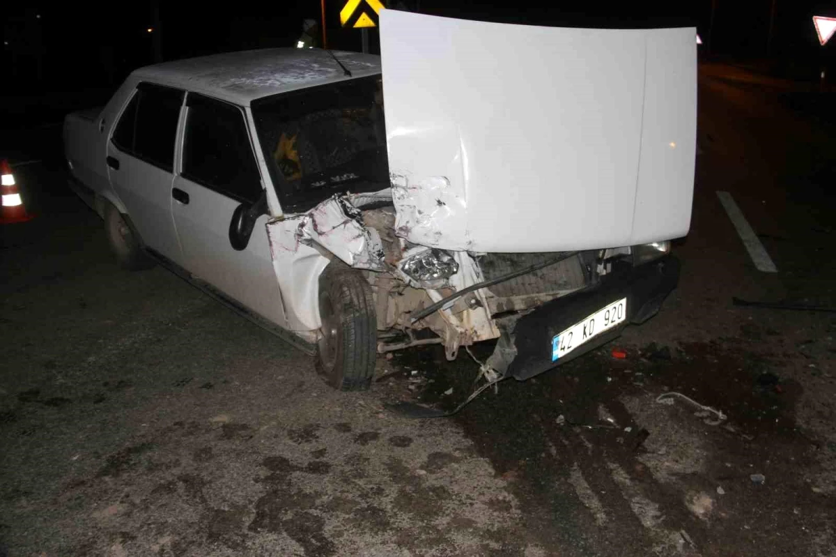 Konya Beyşehir\'de Kavşakta Trafik Kazası: 3 Yaralı