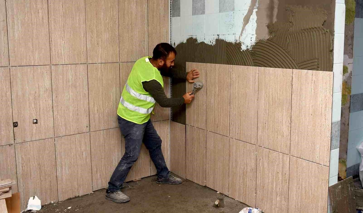 Kuşadasıspor Stadı\'nda Bakım ve Onarım Çalışması Başlatıldı