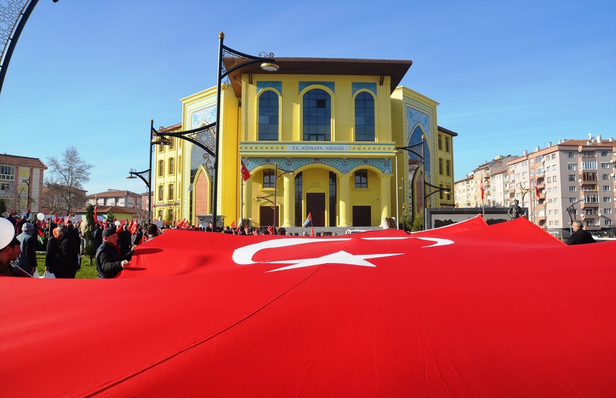 Kütahya\'da Şehitleri Anma ve Filistin\'e Destek Yürüyüşü Düzenlendi