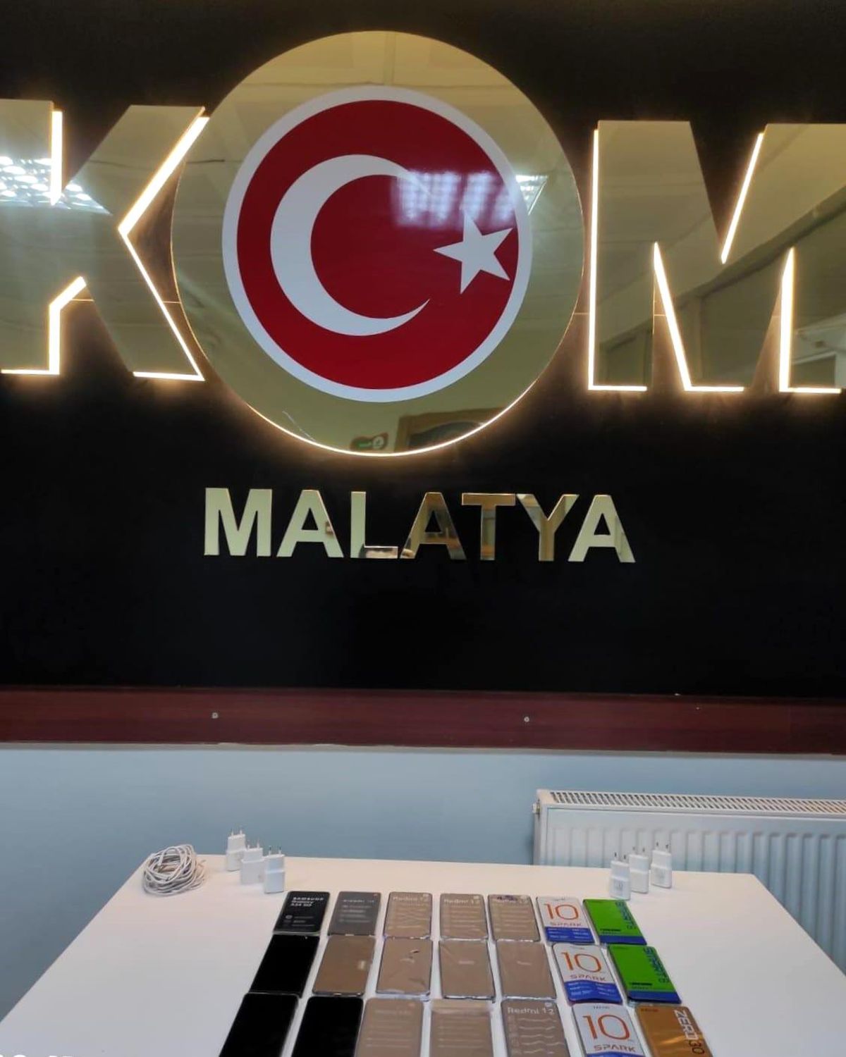 Malatya\'da düzenlenen operasyonda 21 faturasız kaçak cep telefonu ele geçirildi