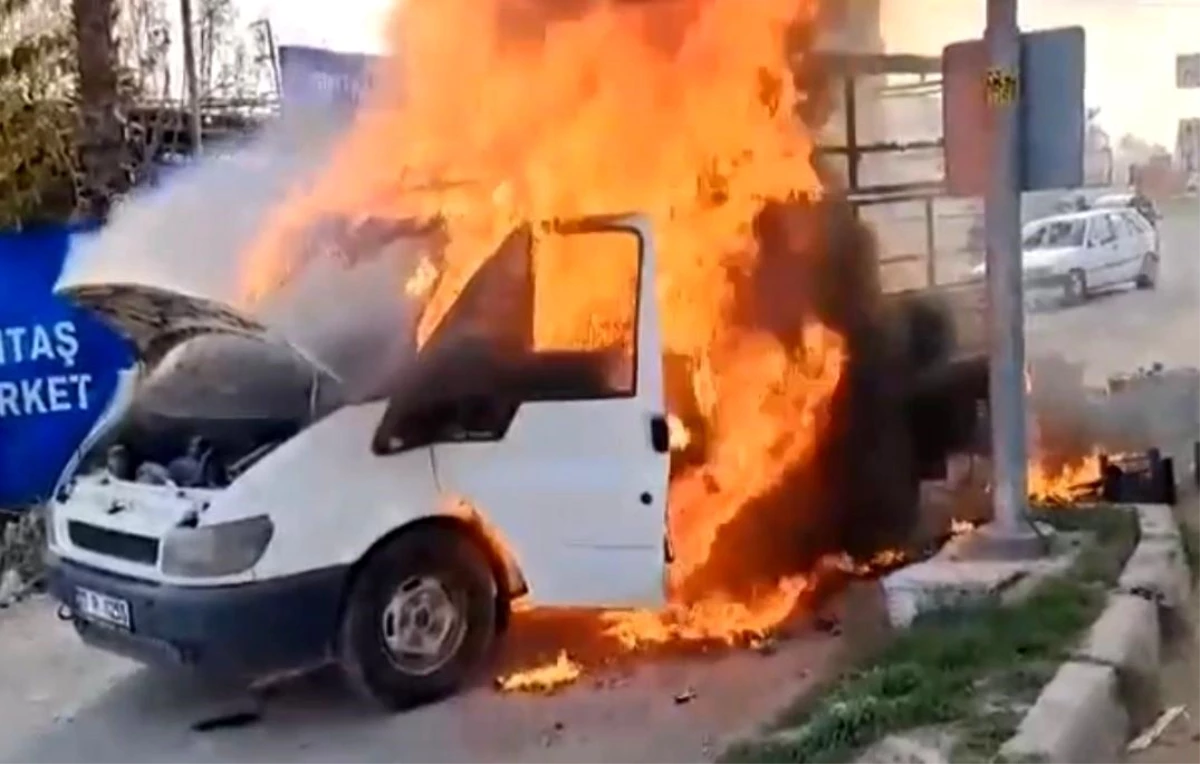Mersin\'de Gün İçinde 4 Araç Motorunda Yangın Çıktı