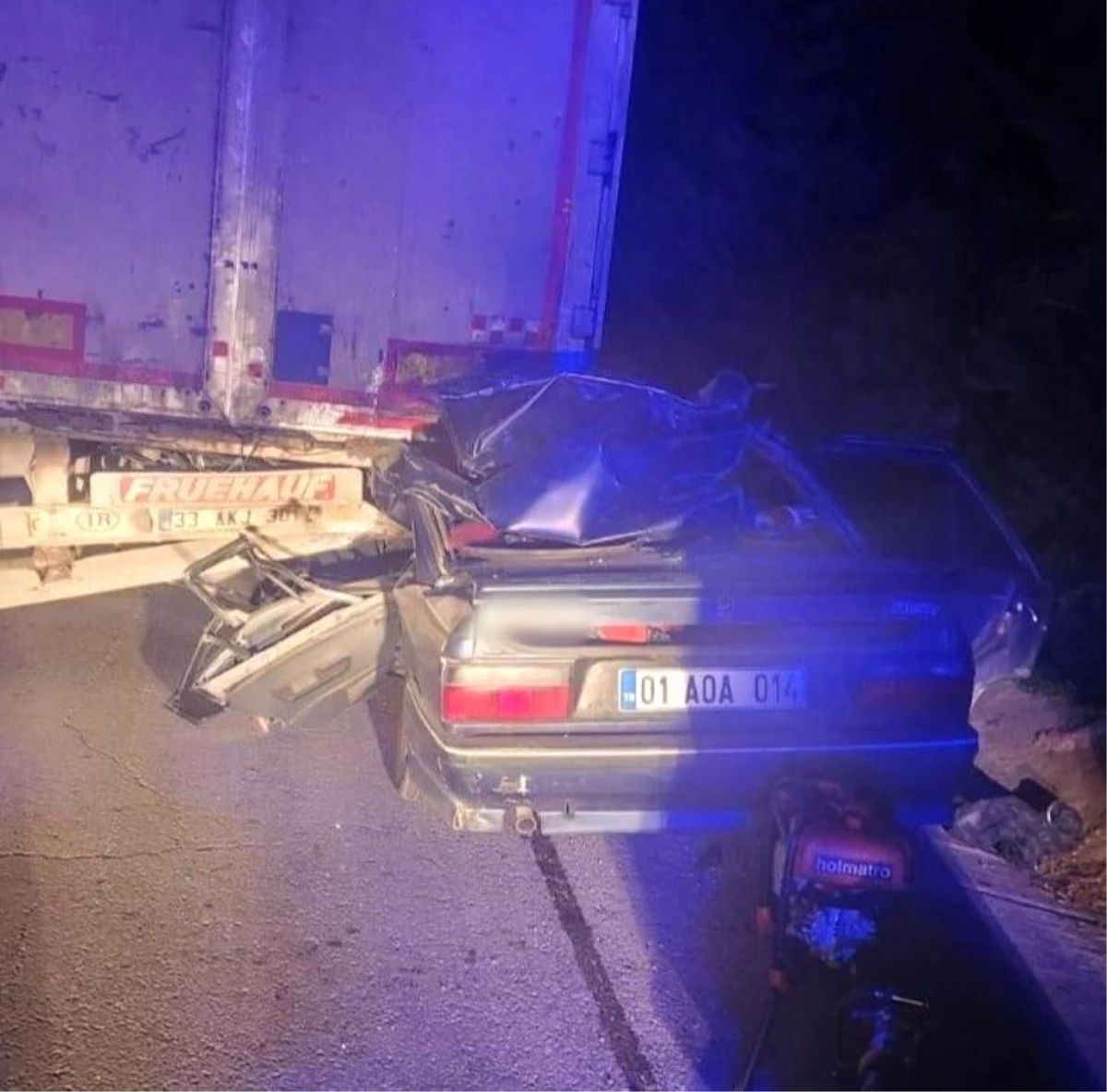 Mersin\'de otomobilin tıra arkadan çarpması sonucu 2 kişi hayatını kaybetti