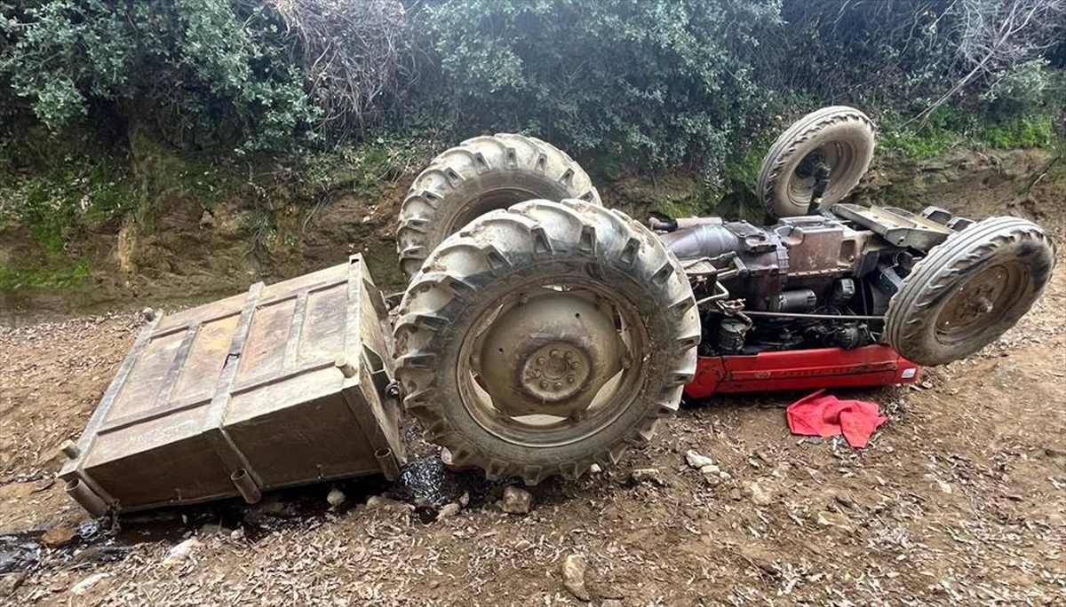 İzmir\'in Ödemiş ilçesinde traktör devrildi, sürücü hayatını kaybetti