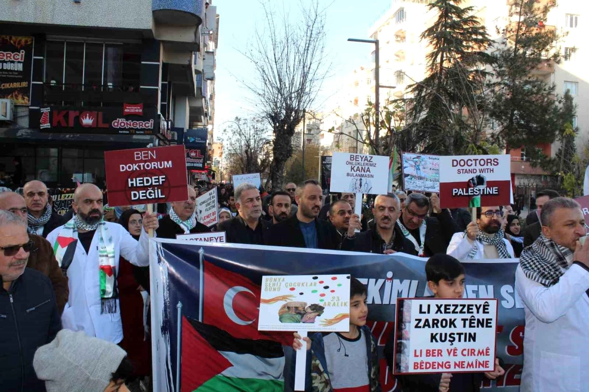 Siirt\'te sağlık çalışanları Filistin\'e yapılan saldırılara dikkat çekmek için sessiz yürüyüş yapıyor