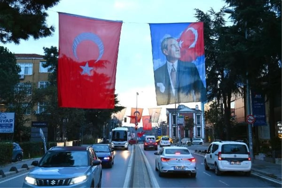 Beşiktaş Belediyesi, Suudi Arabistan İstanbul Başkonsolosluğu\'nun yerine Atatürk ve Fahreddin Paşa\'nın görsellerini astı