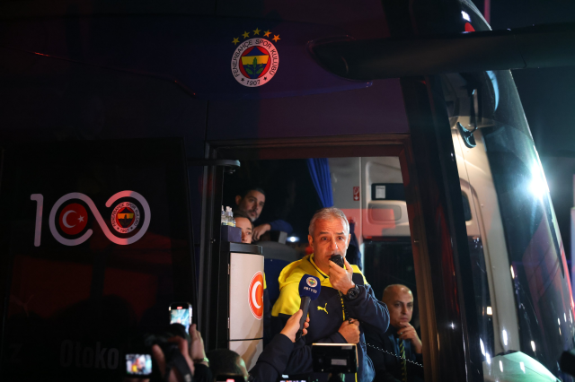 Suudi Arabistan'daki Süper Kupa finalinin iptal olmasının ardından yola çıkan Galatasaray ve Fenerbahçe yurda döndü