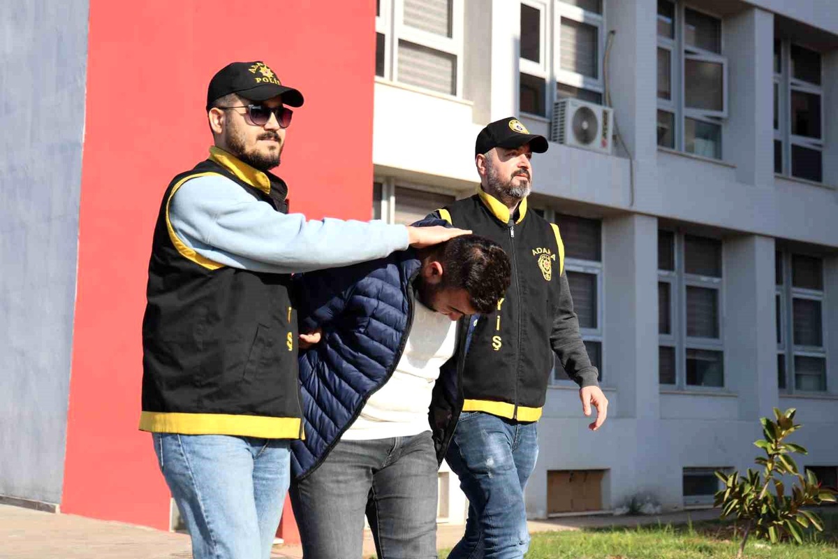 Adana\'da Takside Silah Ele Geçirildi