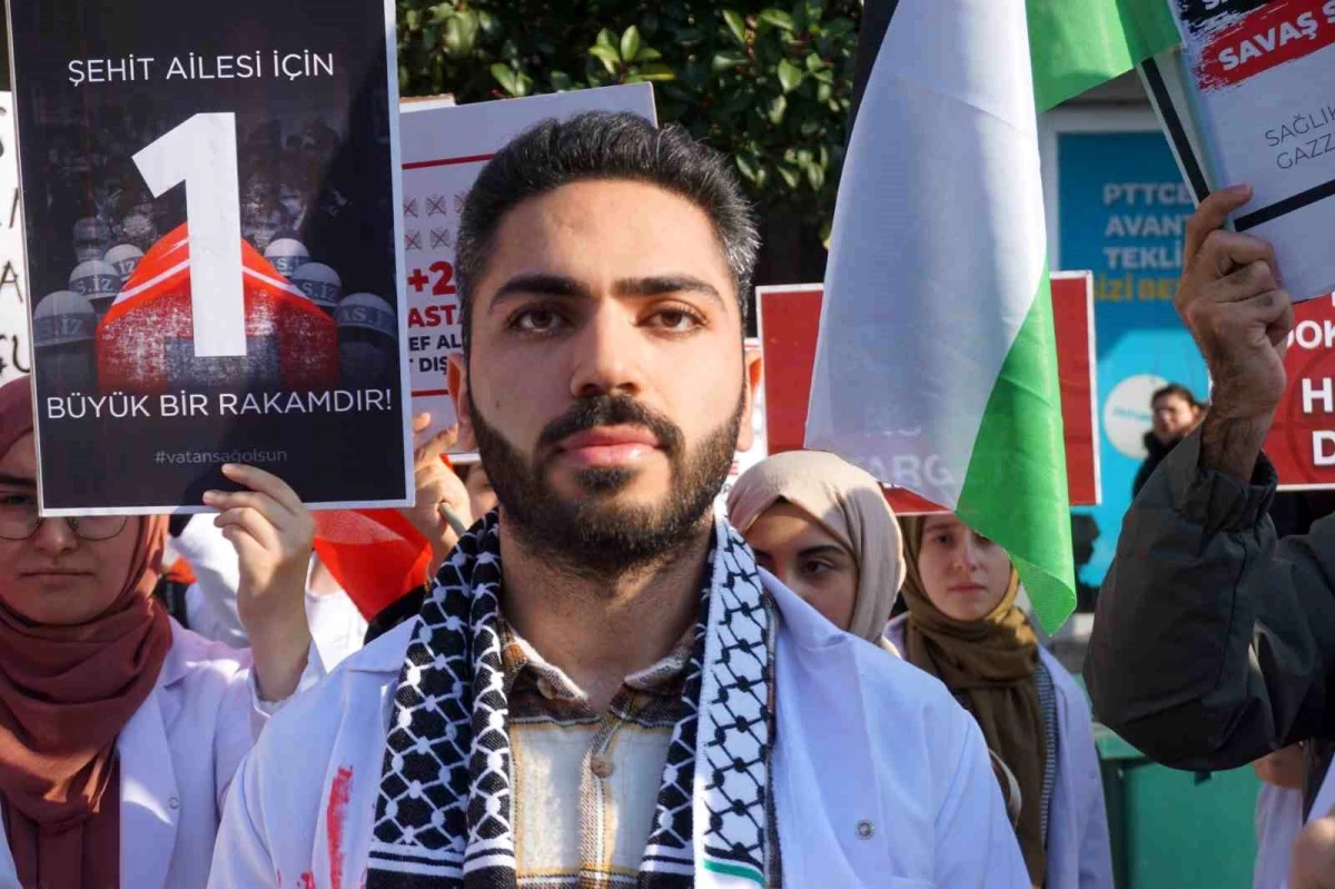 Edirne\'de Tıp Fakültesi Öğrencileri Terör ve İşgale Karşı Sessiz Yürüyüş Gerçekleştirdi