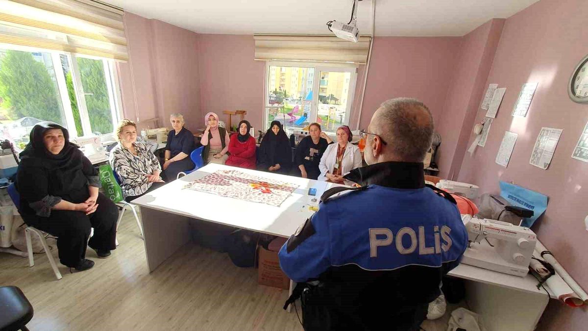 Samsun İl Emniyet Müdürlüğü, vatandaşlara eğitim ve bilgilendirme çalışmaları yaptı
