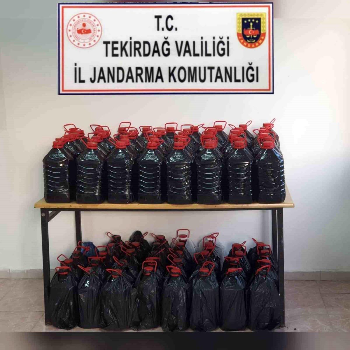 Tekirdağ\'da Yılbaşı Öncesi Sahte İçki Operasyonu: Bin 780 Litre Sahte İçki Ele Geçirildi