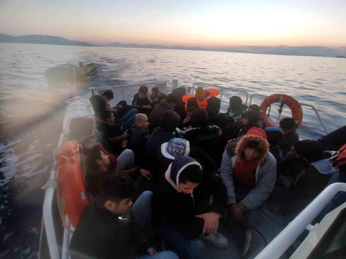 Yunanistan Sahil Güvenlik Ekipleri Tarafından Türk Karasularına Geri İtildi, 57 Düzensiz Göçmen Kurtarıldı