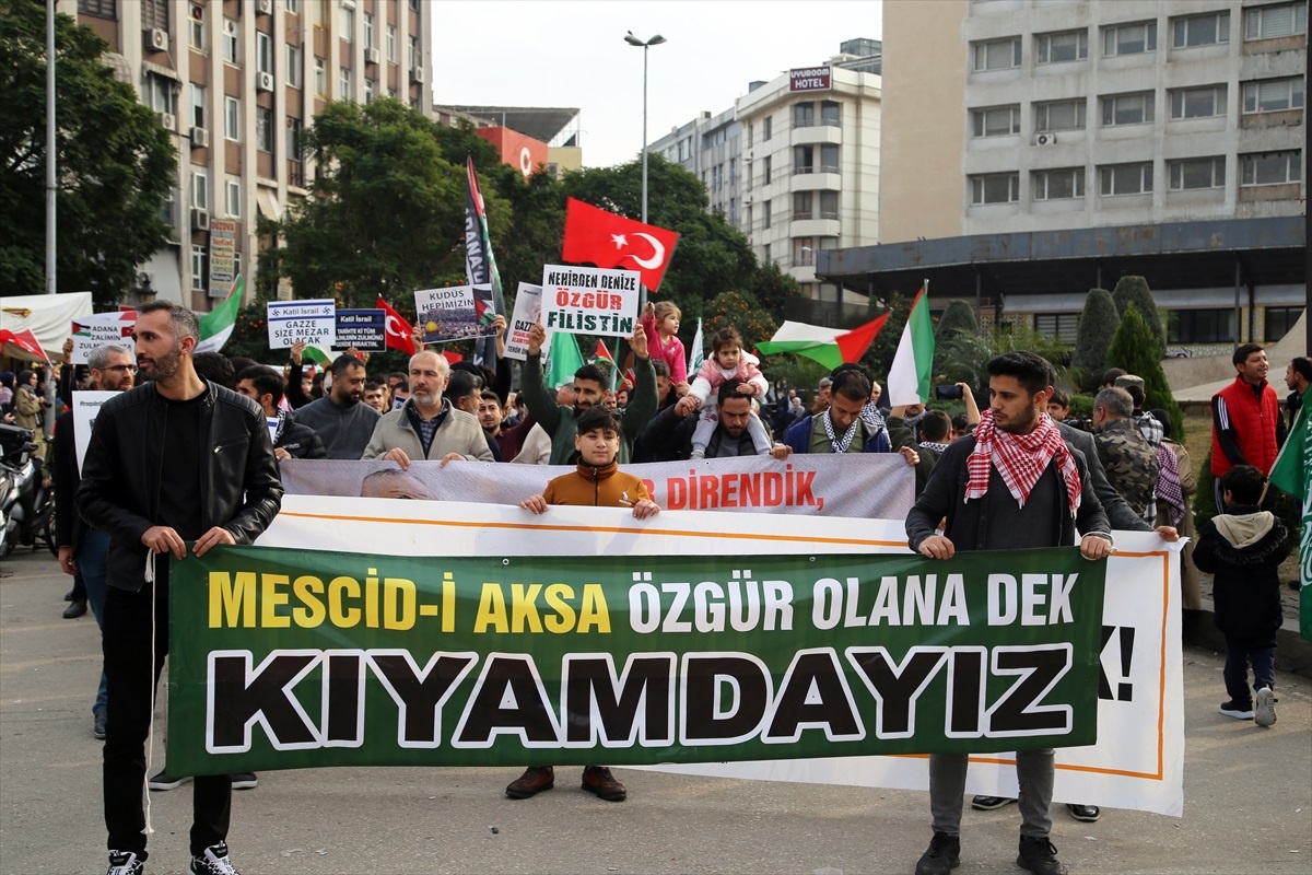 Adana Sivil İnisiyatif Meclisi Şehitlere Rahmet, Filistin\'e Destek, İsrail\'e Lanet Yürüyüşü Gerçekleştirdi