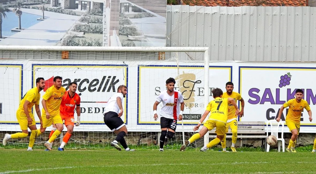 Alaçatıspor, Tavşanlı Linyitspor\'u 3-1 yenerek ilk yarıyı tamamladı