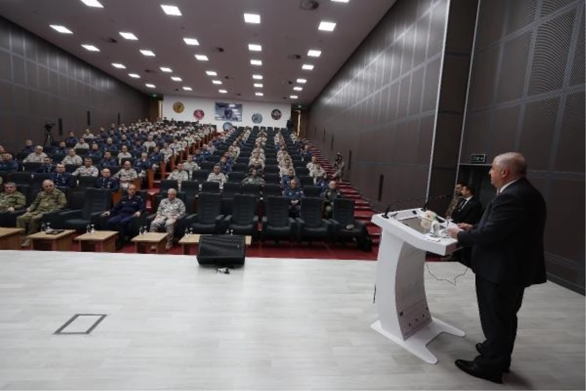Milli Savunma Bakanı Yaşar Güler, 10. Tanker Üs Komutanlığı\'nı ziyaret etti