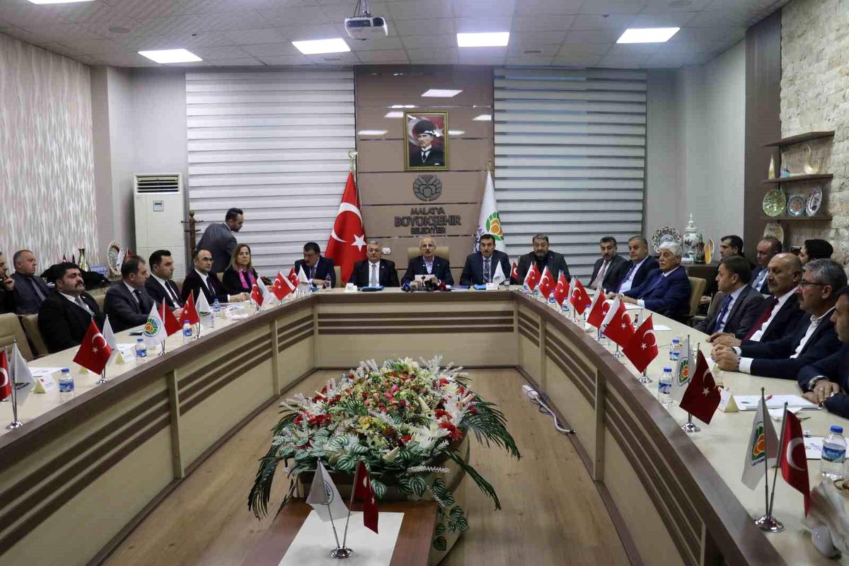 Ulaştırma ve Altyapı Bakanı Abdulkadir Uraloğlu Malatya\'da İl Koordinasyon Kurulu toplantısına katıldı