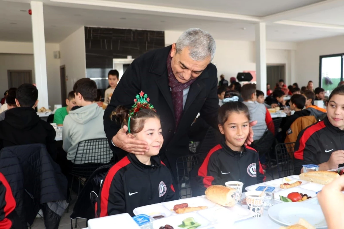 Koçarlı Belediye Başkanı Nedim Kaplan, Sporcu Çocuklarla Yıl Sonu Motivasyon Kahvaltısında Buluştu
