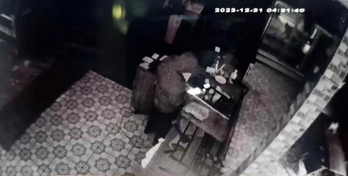 Ankara\'da Hırsız Pastanede Tatlıları Yedi, 3 Bin Lira Çaldı