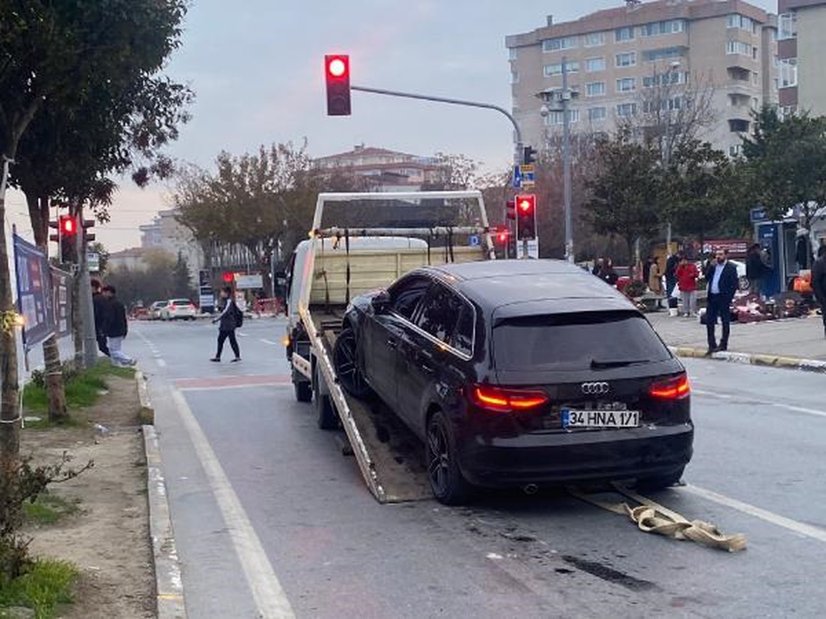 Beylikdüzü\'nde Kaçan Otomobil Kaza Yaptı: Uyuşturucu ve Silah Bulundu