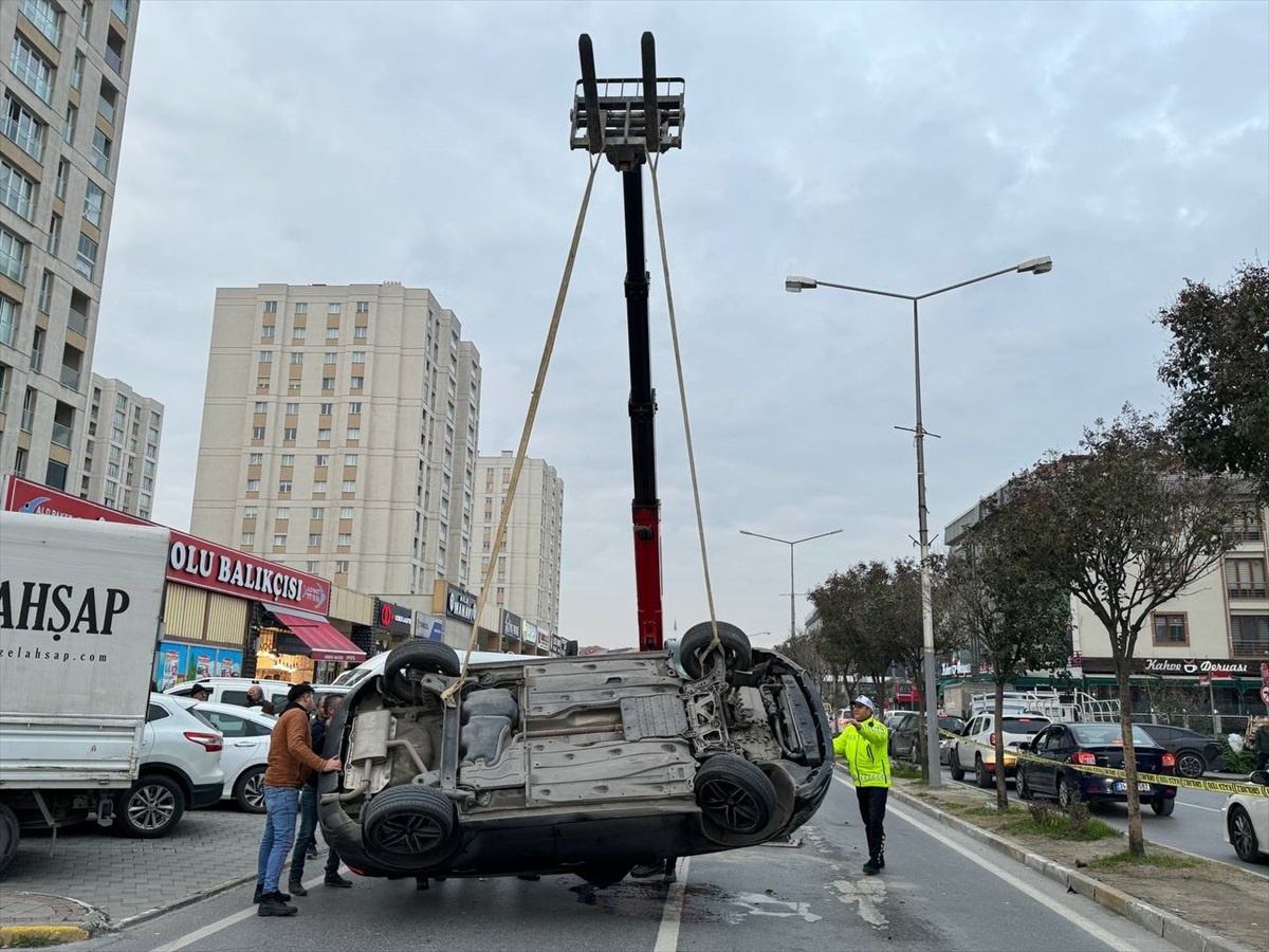 Beylikdüzü\'nde sahte plaka takan otomobildeki 3 şüpheli yakalandı