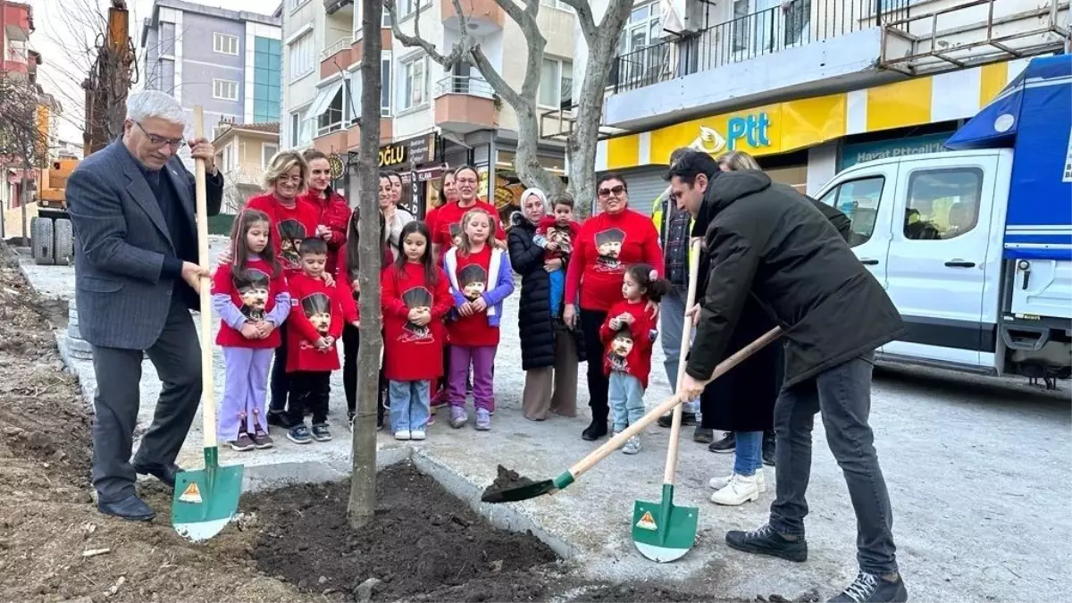 Büyükçekmece\'de 2024\'e 24 mahallede ağaç dikilerek girildi