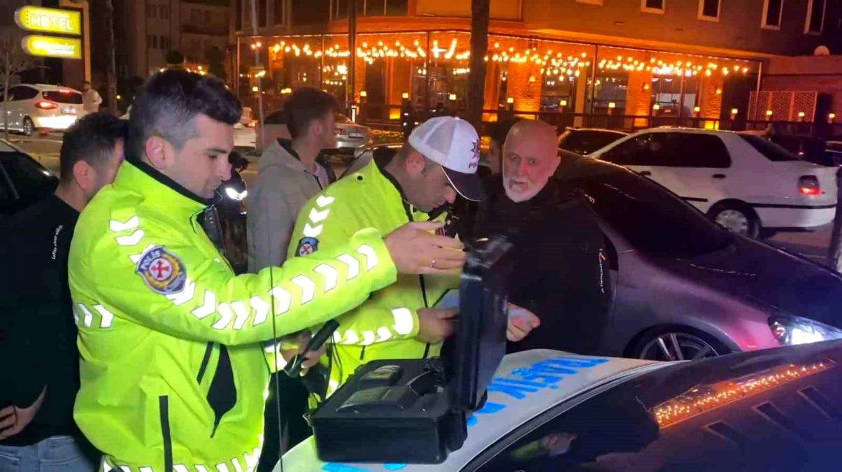 Aksaray\'da yılbaşı kutlamalarında çakar ışıkla giren tır sürücüsüne ceza kesildi