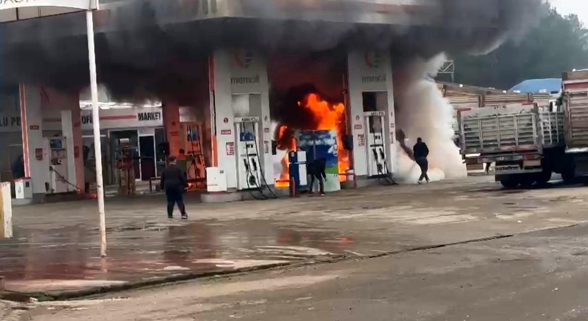 Diyarbakır Bismil\'de Akaryakıt İstasyonunda Yangın