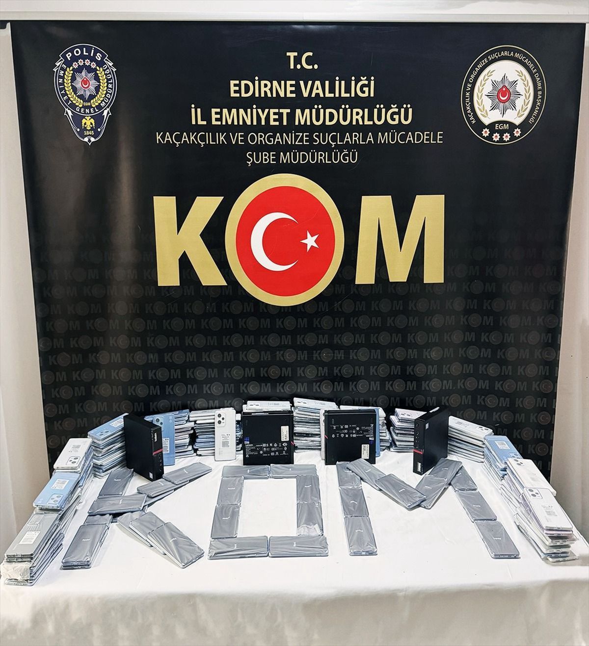 Edirne\'de düzenlenen operasyonda 200 cep telefonu ele geçirildi