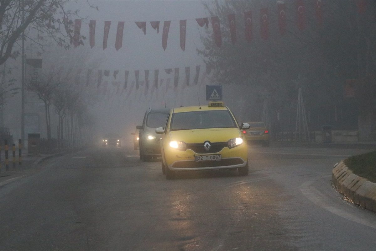 Edirne ve Tekirdağ\'da Sis Hayatı Olumsuz Etkiliyor
