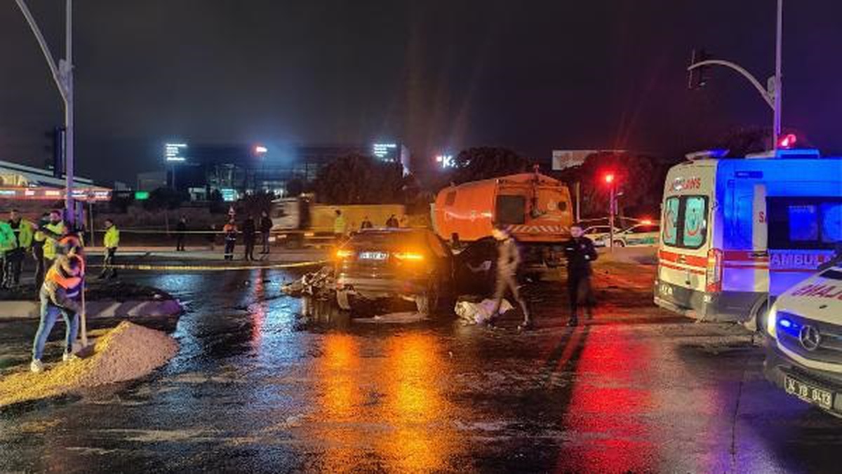 Esenyurt\'ta trafik kazası: 2 kişi hayatını kaybetti