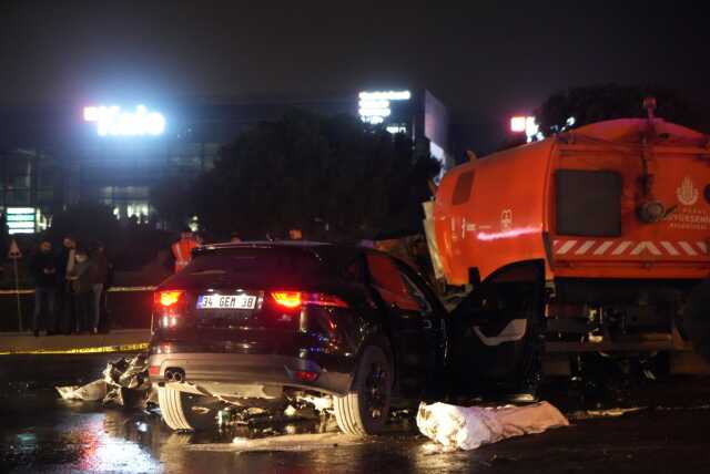 Esenyurt'ta trafik kazası: 2 ölü, 2 yaralı Esenyurt'ta trafik kazası: 2 ölü, 2 yaralı
