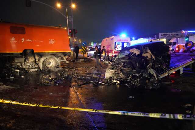 Esenyurt'ta trafik kazası: 2 ölü, 2 yaralı Esenyurt'ta trafik kazası: 2 ölü, 2 yaralı