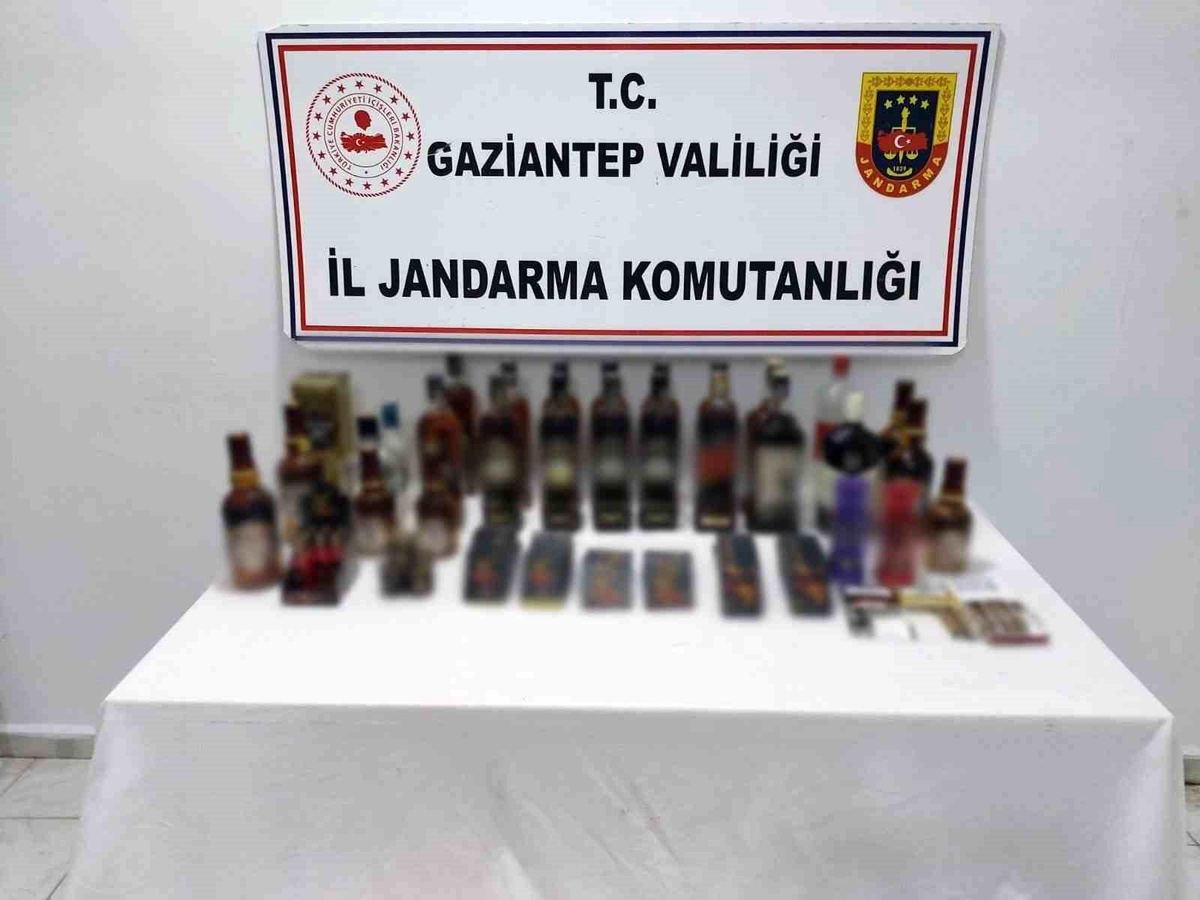 Gaziantep\'te 300 litre kaçak alkol ele geçirildi, 2 şüpheli gözaltına alındı
