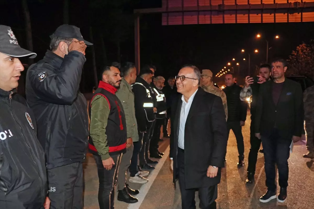 Gaziantep Valisi Kemal Çeber, polis ve jandarma ekiplerini ziyaret etti