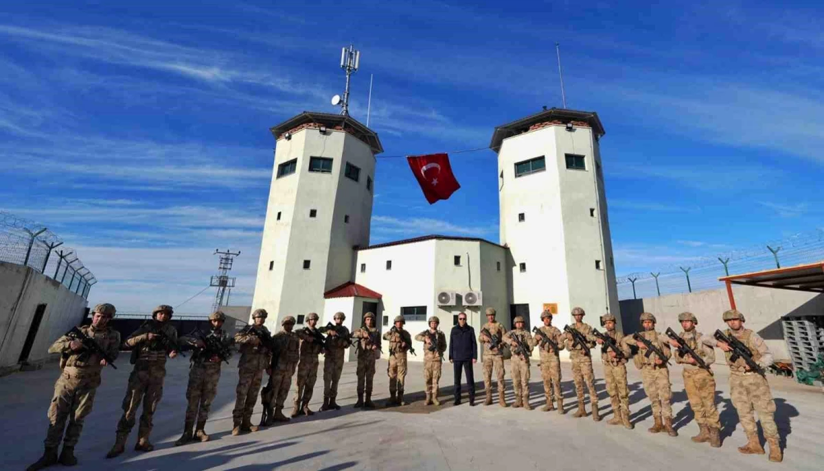 İçişleri Bakanı Ali Yerlikaya, Mardin\'deki Dibek Jandarma Üs Bölgesi\'ni ziyaret etti
