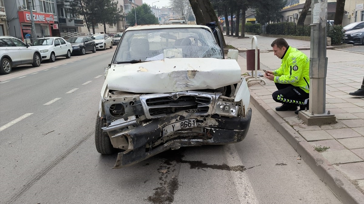 İnegöl\'de Kalp Krizi Geçiren Kamyonet Şoförü Hayatını Kaybetti