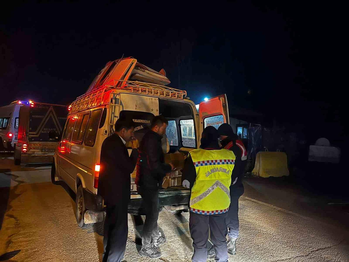 Kahramanmaraş\'ta yılbaşı nedeniyle jandarma ekipleri trafik uygulaması gerçekleştirdi