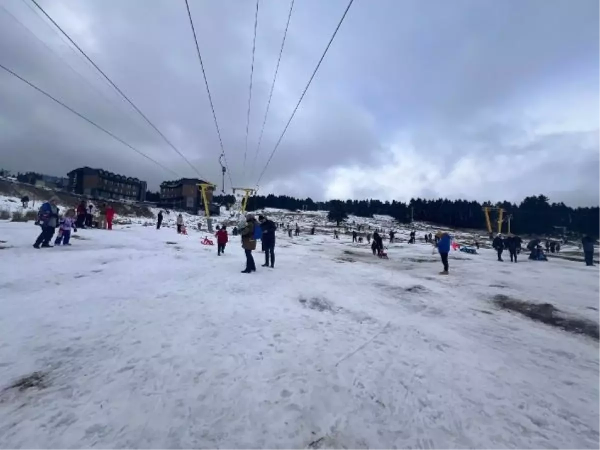 Uludağ, yılbaşı öncesi tatilcilerle doldu