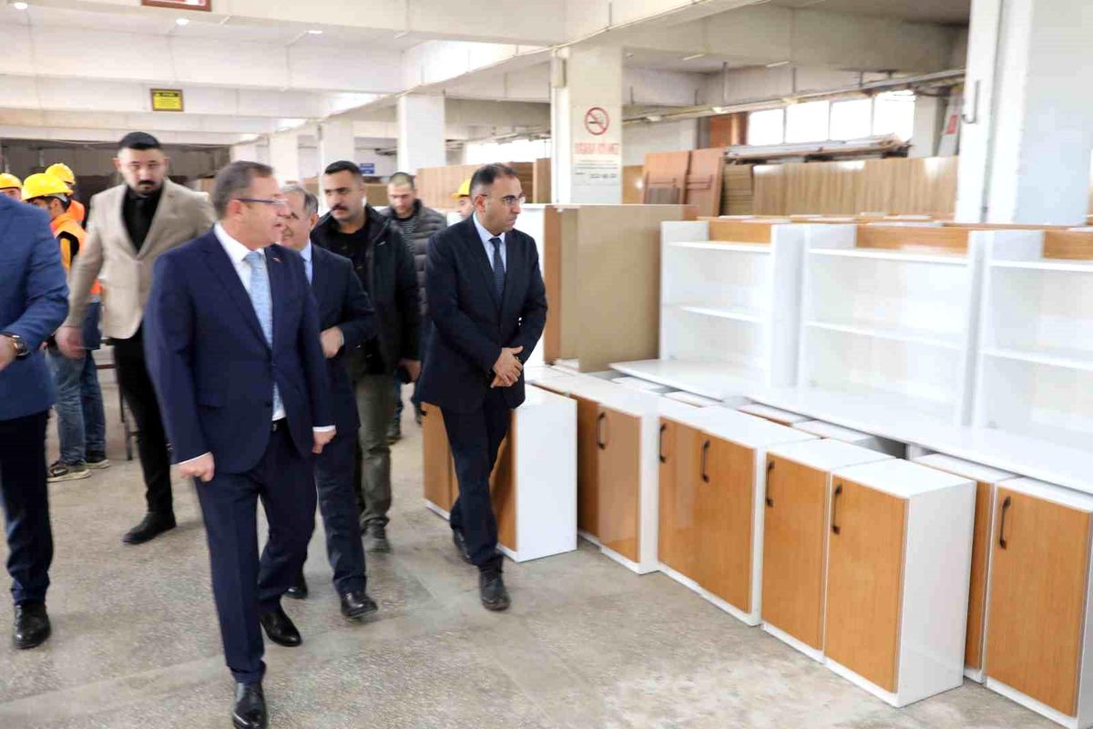 Kars\'ta \'Odam Kütüphanem\' Projesiyle ders çalışma masası olmayan öğrencimiz kalmayacak