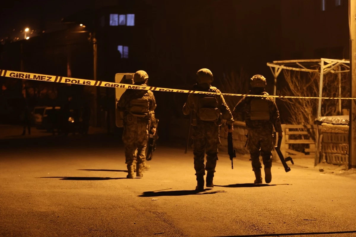 Kayseri\'de Evden Ateş Açan Kişi Özel Harekat Polisleri Tarafından İkna Edildi