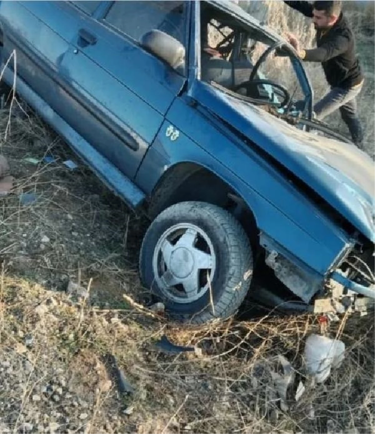 Kayseri\'de Otomobilin Aydınlatma Direğine Çarptığı Kazada 2 Kişi Öldü