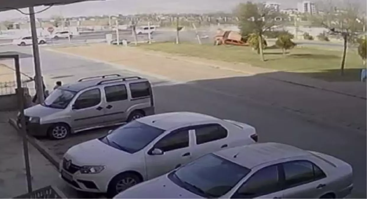 Kayseri'de Otomobil Takla Attı ve Alev Aldı: 2 Yaralı